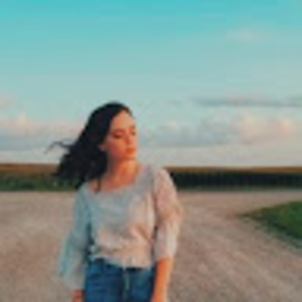 Meet your Posher, Emilee